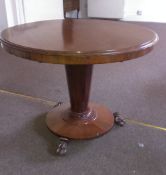 Vict mah pedestal circular tilt top table