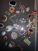 Approx 20 brooches