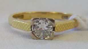 18ct gold solitaire diamond ring - size approx M 1/2