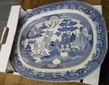 Box of lg meat dishes inc Willow pattern