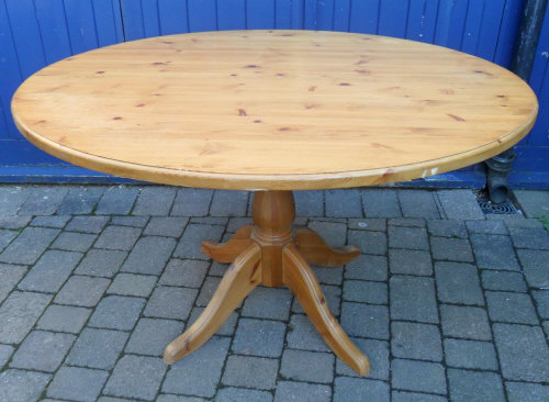 Oval pine kitchen table