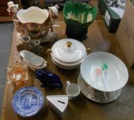 Box of ceramics inc Spode Italian bowls, Bramley Hedge money box etc