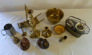 Box of brass inc candlesticks, tea light holder in the shape of a raft etc