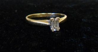 18ct 0.4ct baguette cut diamond ring - size approx P 1/2