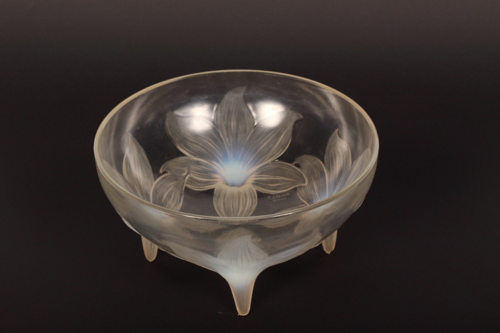 An R Lalique ""Lys"" opalescent bowl, 9"" dia