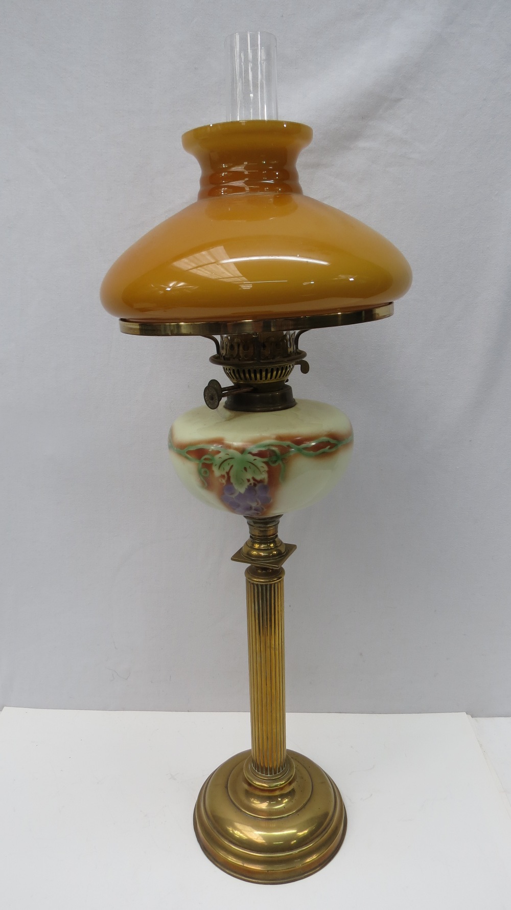 A fine quality early 20thC oil lamp complete with chimney, shade and reservoir. Brass fittings all