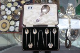 A CASED MAPPIN AND WEBB SILVER SET OF TEASPOONS AND A CADDY SPOON