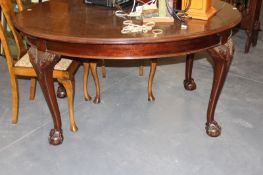 A MAHOGANY WIND OUT EXTENDING TABLE