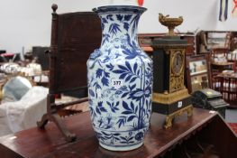 AN ORIENTAL BLUE AND WHITE TALL VASE