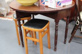 A 19TH.C.MAHOGANY DROP LEAF SUPPER TABLE