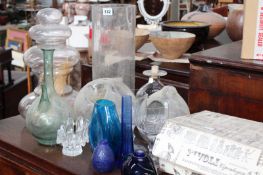 A QTY OF ART GLASSWARE,INCLUDING LEERDAM SMALL VASE ETC