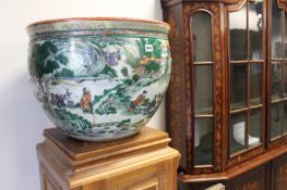 A LARGE CHINESE DECORATED JARDINIERE