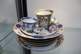 A GROUP OF ANTIQUE ORIENTAL EXPORTWARES TO INCLUDE PLATES, CUPS ETC