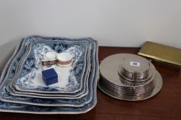 A GRADUATED SET OF LATE VICTORIAN BLUE AND WHITE PLATTERS, PLATED COASTERS,ETC