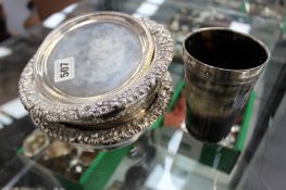 A HALLMARKED SILVER COASTER, A SILVER MOUNTED HORN BEAKER AND A PAIR OF SILVER PLATE COASTERS