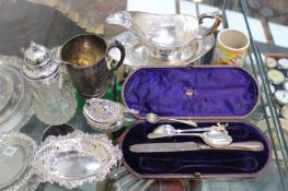 AN AMERICAN STERLING SILVER SAUCE-BOAT AND UNDER TRAY TOGETHER WITH A VICTORIAN HALLMARKED SILVER