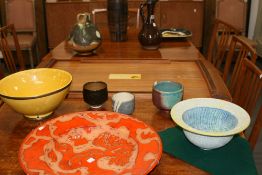 A QTY OF COMTEMPORARY ART POTTERY WARE