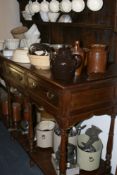 A QTY OF ANTIQUE AND LATER KITCHENALIA