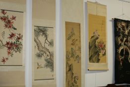 A GROUP OF FIVE ORIENTAL WATERCOLOUR SCROLLS TOGETHER WTH AN EMBROIDERED HANGING