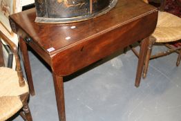 A GEORGIAN MAHOGANY PEMBROKE TABLE