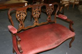 AN EDWARDIAN SALON SETTEE