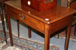 A GEO.III.MAHOGANY SIDE TABLE WITH FRIEZE DRAWER