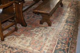 AN ANTIQUE PERSIAN HERIZ CARPET. 374 X 203 CMS