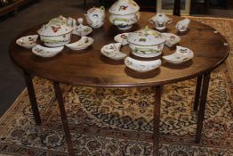 A LARGE GEORGIAN MAHOGANY EIGHT LEGGED GATELEG TABLE