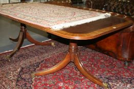 A BESPOKE MAHOGANY AND SATINWOOD CROSSBANDED PEDESTAL DINING TABLE