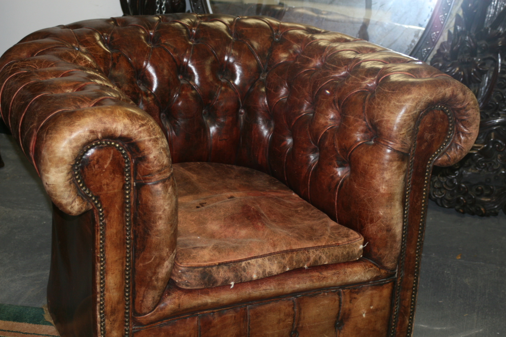 A PAIR OF LEATHER CHESTERFIELD ARMCHAIRS