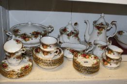 A ROYAL ALBERT TEA AND DINNER SERVICE