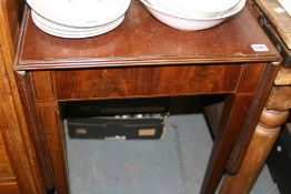 A VICTORIAN MAHOGANY DROP LEAF TABLE