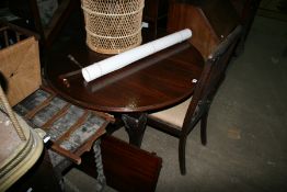 A MAHOGANY WIND OUT DINING TABLE COMPLETE WITH LEAF AND HANDLE