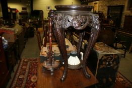 AN ORIENTAL CARVED HARDWOOD URN STAND AND A SIMILAR CARVED TABLE LAMP