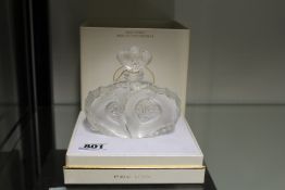 A LALIQUE PERFUME BOTTLE AND BOX, FLACON COLLECTION 2004.