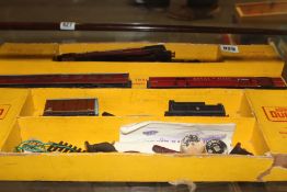 HORNBY DUBLO DUCHESS OF SUTHERLAND SET TOGETHER WITH A QUANTITY OF OTHER VARIOUS TOY RAILWAY
