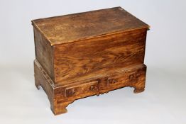 An elm mule chest in late 18th Century style of small proportions, on shaped bracket feet, 81cm