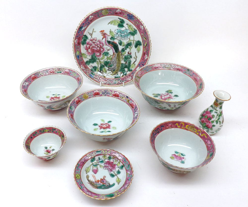 A small collection of various Chinese Bowls and Plates comprising four Bowls in sizes and a Tea