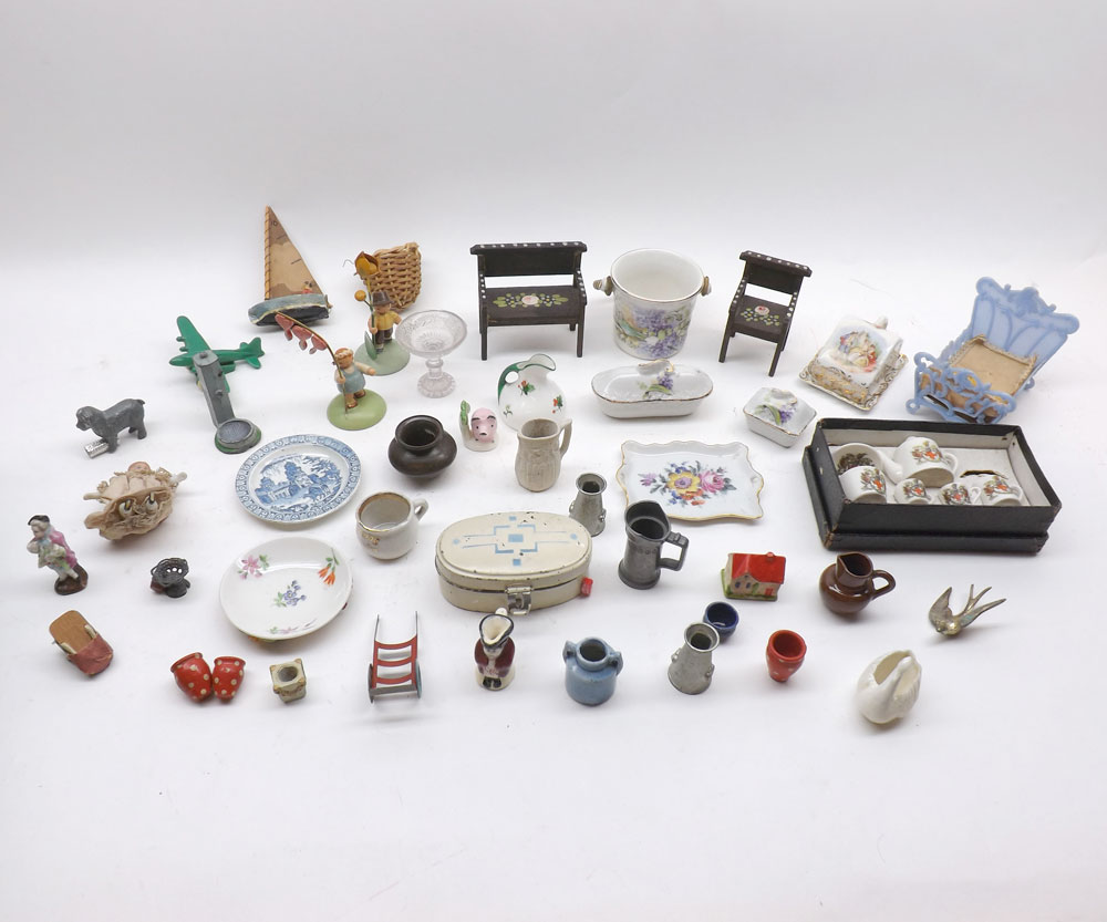 A Box containing a small quantity of assorted Miniature Items