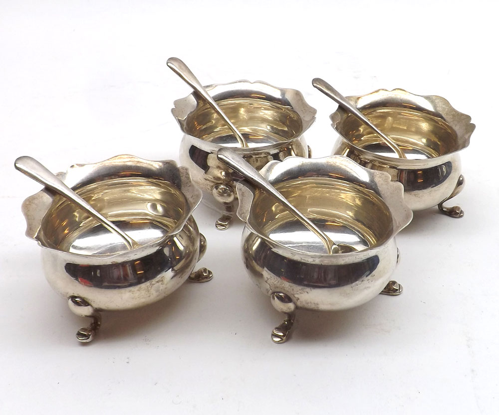 A set of four George V Silver Small Salts and Spoons, Birmingham 1914, weight approx 4 oz