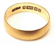 An early 20th Century Wedding Ring, hallmarked 9ct Gold, Birmingham 1910