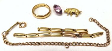 A Mixed Lot including a hallmarked 18ct Gold Wedding Ring, Chester 1922; a yellow metal Jewelled Pig