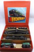 HORNBY “0” GAUGE TRAINS NO M1(G)40010, a Clockwork M1 Goods Set including an M1 0-4-0 Green and