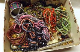 A large box of assorted mainly modern Costume Jewellery, including Necklaces, Brooches, Earrings