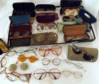 A Tray containing approximately thirty pairs of assorted Vintage Spectacles