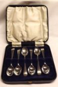 A cased set of six George V Old English pattern Teaspoons, Birmingham 1930, weight approx 2 ¼ oz