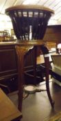 An early 20th Century Mahogany and Inlaid Plant Stand, top with comb sides (some slats broken),