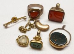 A group of assorted yellow metal/Gold items etc, including Fob; Swivel Fob; Bloodstone Fob; yellow