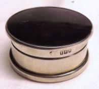 A small George V Round Tortoiseshell Topped Dressing Table Box, with pull-off lid, London 1917, 2”