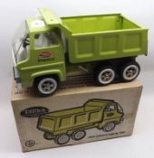 A Tonka Toys Hydraulic Dump Truck No 2585, green livery, with original box